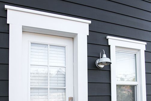 white_trimmed_windows_on_dark_siding